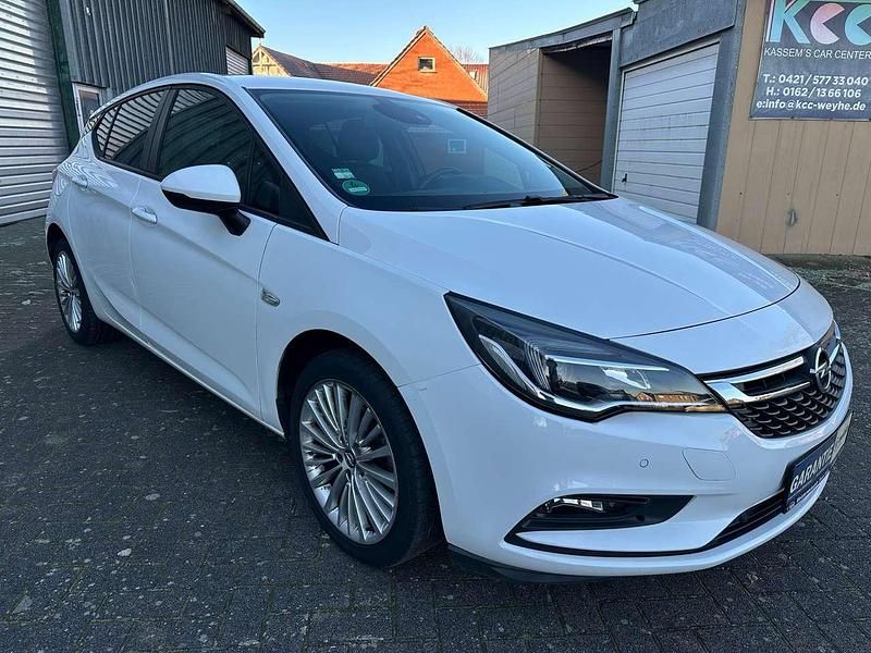 Schneeweiss Gebraucht 2016 Opel Astra Edition Kleinwagen | 8.899 € (Fairer Preis) - Bild 1/4