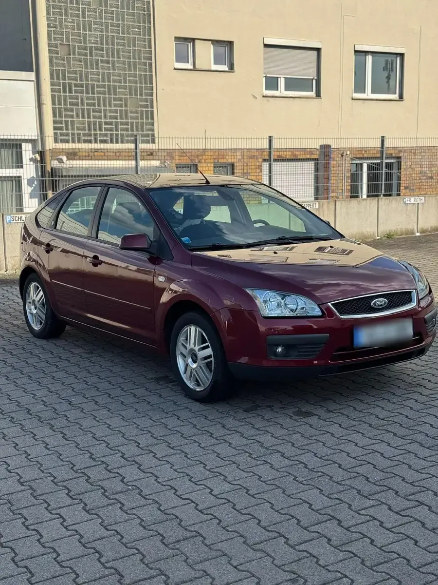 Gebraucht Ford Focus Ghia 101 PS (74 kW) 2006 Rot Kleinwagen