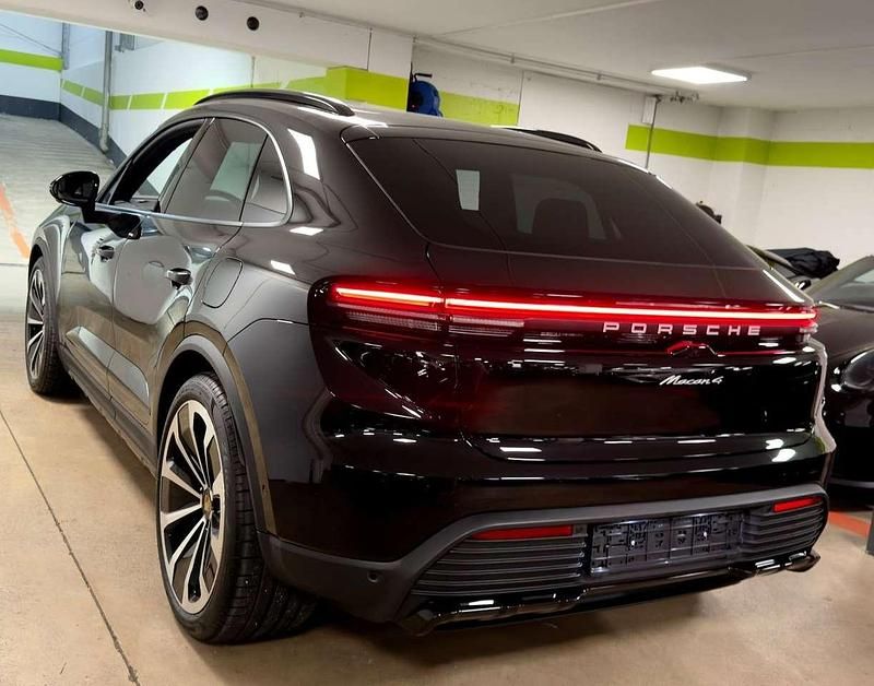 Neu Porsche Macan 300 kW (408 PS) 2026 Tiefschwarz metallic SUV