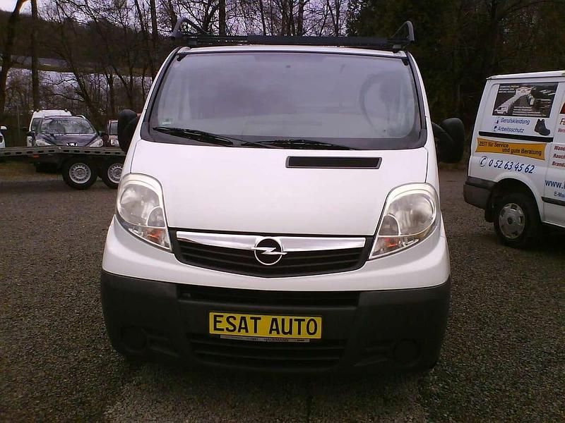 Gebraucht Opel Vivaro 114 PS (83 kW) 2010 Casabl/arctic/eisweiss/kaolin Van / Kleinbus