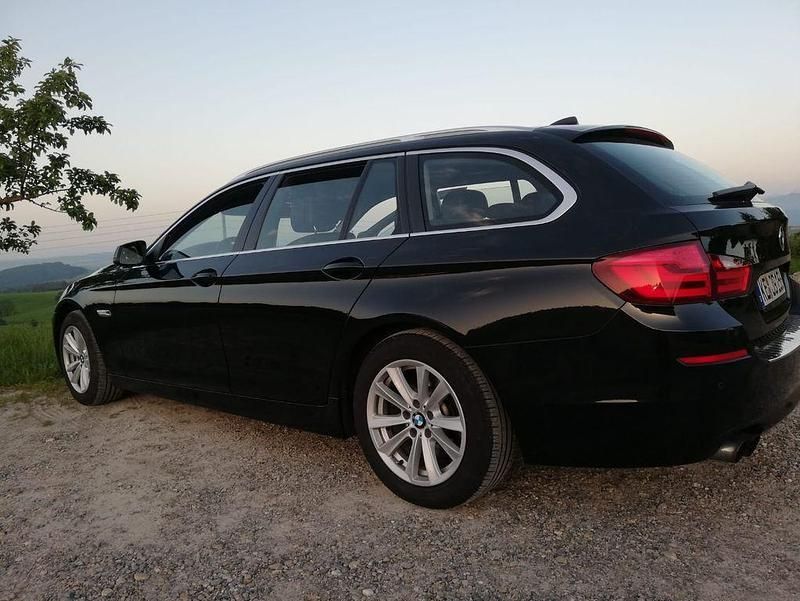 Schwarz Gebraucht 2011 BMW 520 Sport Line Kombi | 7.999 € (Guter Preis) - Bild 1/4