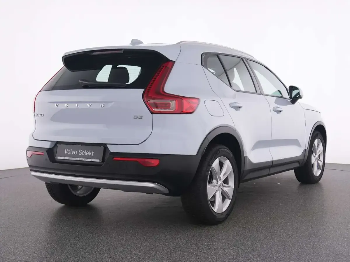Gebraucht Volvo XC40 Core 163 PS (119 kW) 2024 Cloud blue, solid / solid SUV