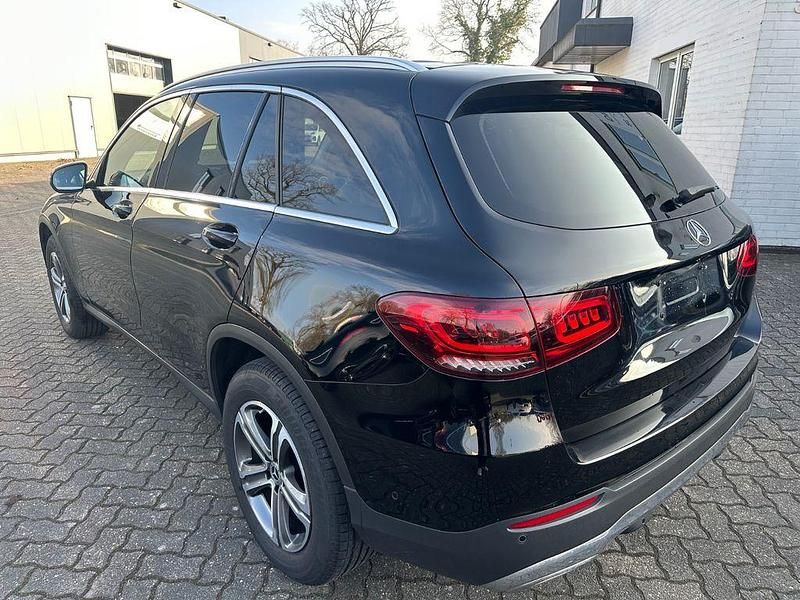Gebraucht Mercedes GLC300 245 PS (180 kW) 2022 Schwarz SUV