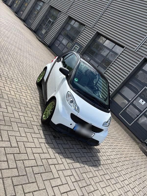 Weiß Gebraucht 2013 Smart ForTwo Coupé Passion Kleinwagen | 5.899 € (Fairer Preis) - Bild 1/4