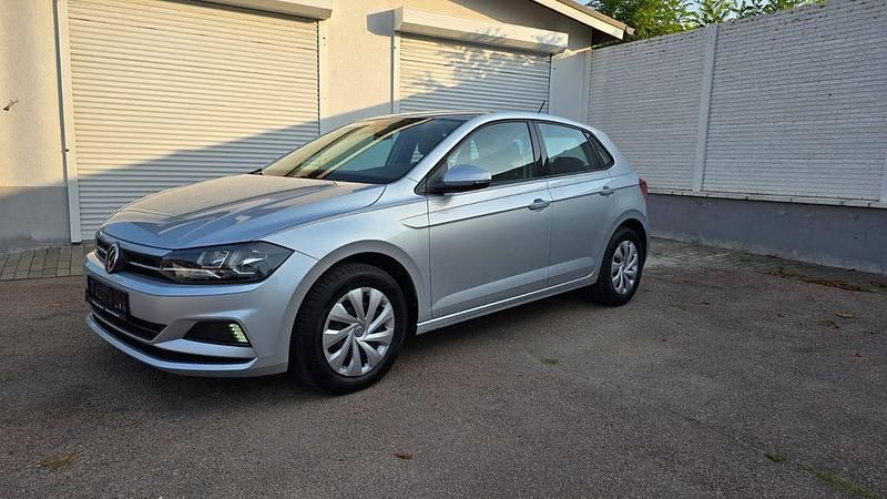 Silber Gebraucht 2019 VW Polo Comfortline Limousine | 10.899 € (Superpreis) - Bild 1/4