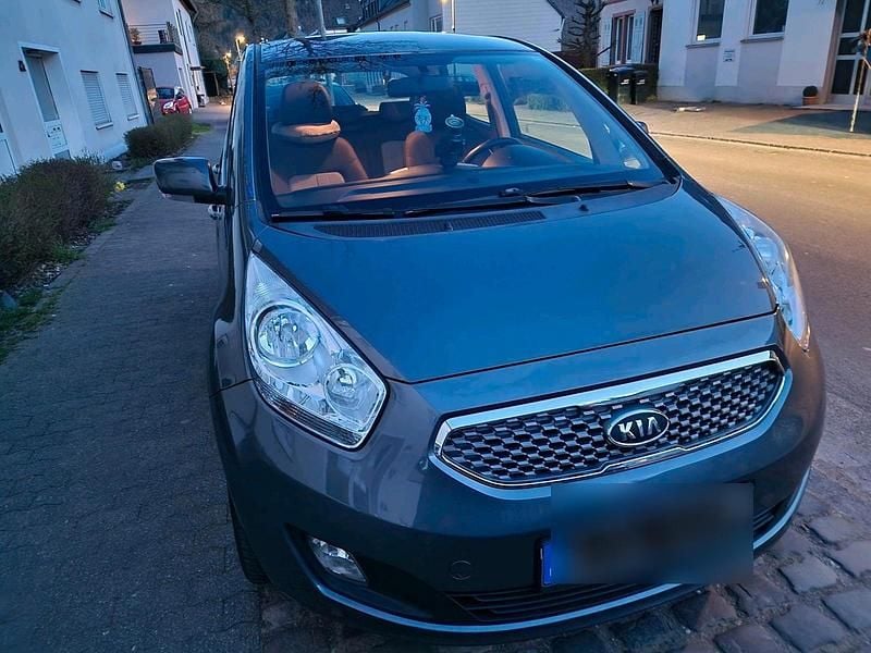 Gebraucht Kia Venga 128 PS (94 kW) 2011 Grau Kleinwagen