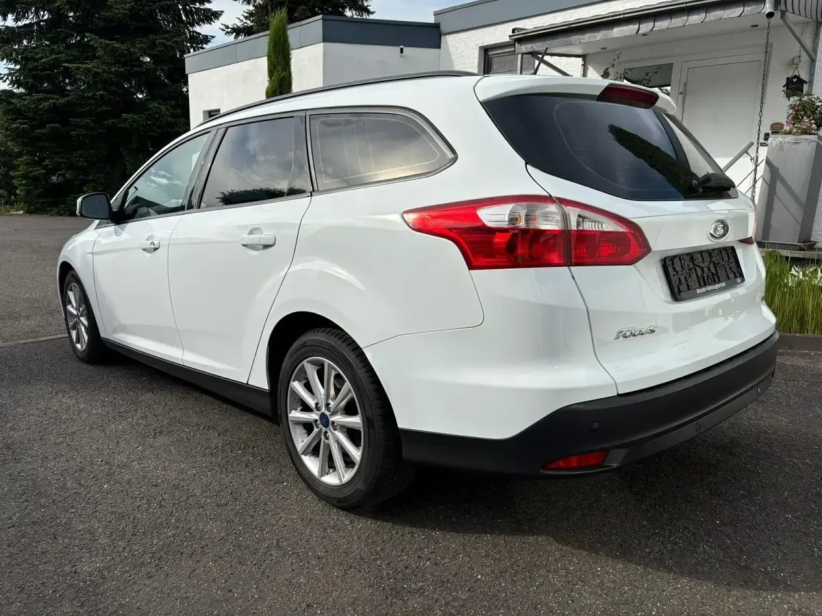 Gebraucht Ford Focus 100 PS (73 kW) 2014 Weiß Kombi