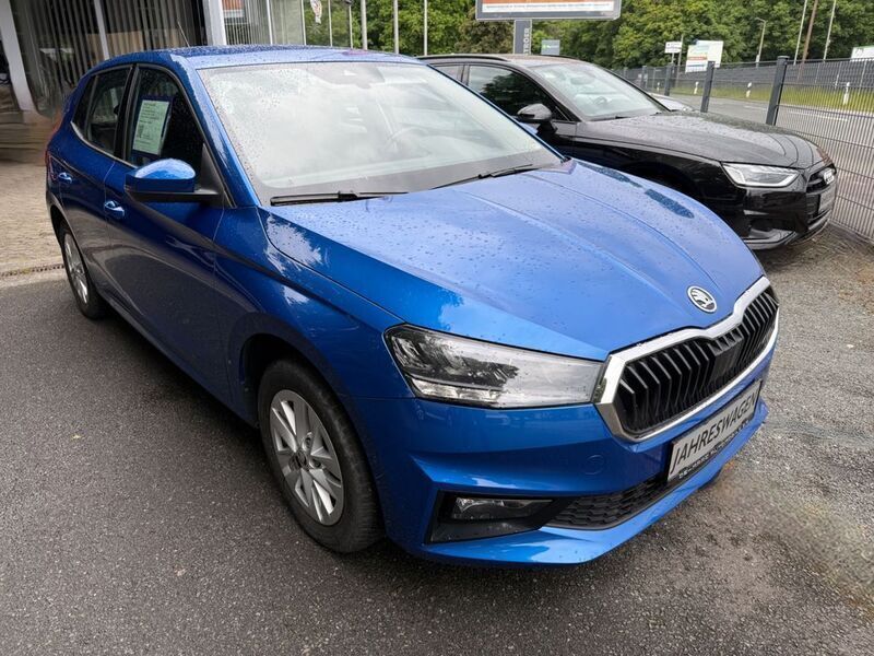 Blau Gebraucht 2023 Skoda Fabia Ambition Limousine | 17.500 € (Guter Preis) - Bild 1/4