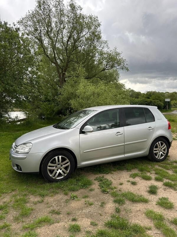 Silber Gebraucht 2007 VW Golf V Kleinwagen | 2.700 € (Guter Preis) - Bild 1/4