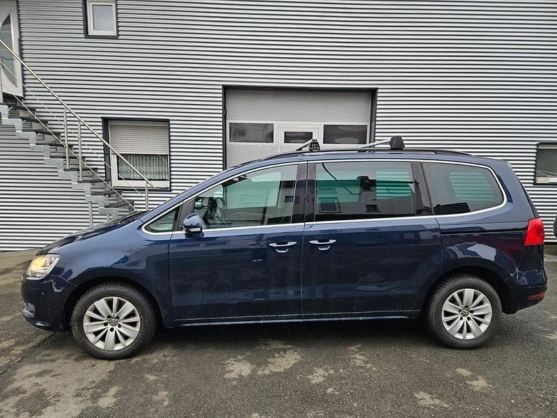 Gebraucht VW Sharan Comfortline 140 PS (102 kW) 2015 Blau Van / Kleinbus