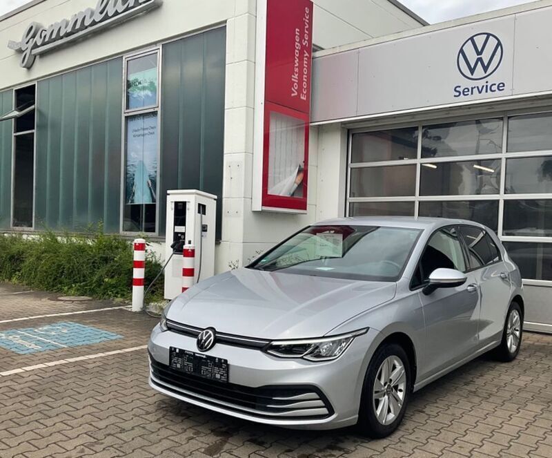 Silber Gebraucht 2020 VW Golf VIII Life Limousine | 19.390 € (Fairer Preis) - Bild 1/4
