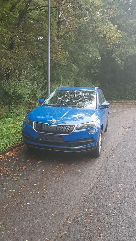 Blau Gebraucht 2019 Skoda Karoq Ambition SUV | 15.900 € (Superpreis) - Bild 1/4