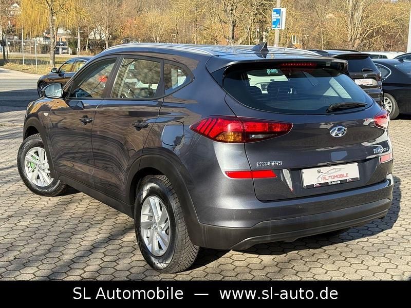 Gebraucht Hyundai Tucson Select 132 PS (97 kW) 2019 Micron/pepper grey SUV