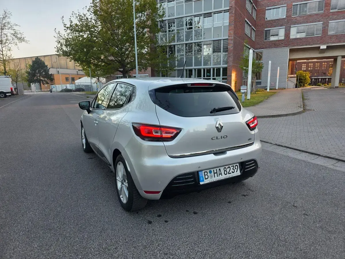 Gebraucht Renault Clio LIMITED 90 PS (66 kW) 2016 Silber Kleinwagen