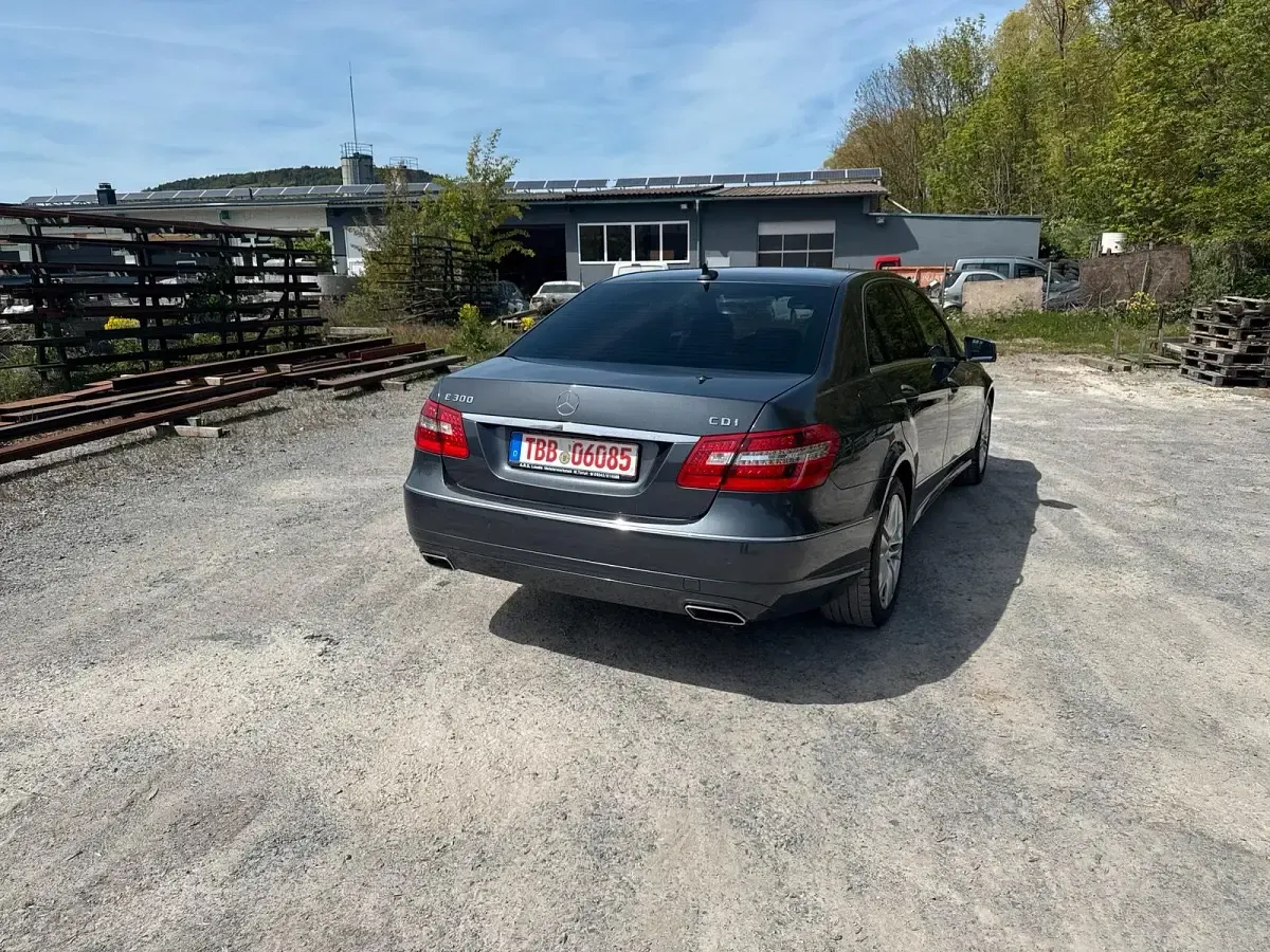 Second-hand Mercedes E300 231 CP (169 kW) 2012 Berlinǎ