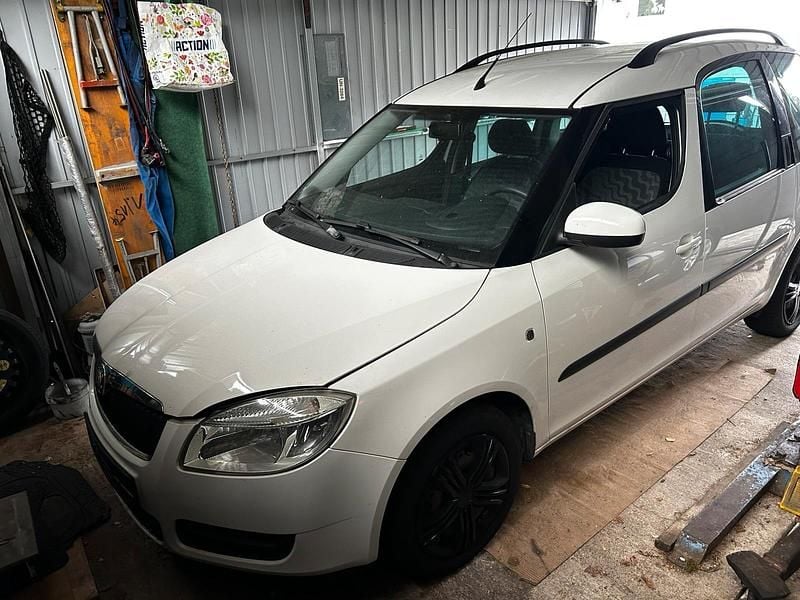 Weiß Gebraucht 2009 Skoda Roomster Kombi | 1.300 € (Superpreis) - Bild 1/4