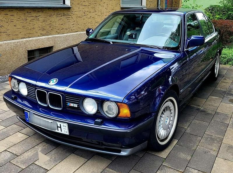 Blau Gebraucht 1991 BMW M5 Limousine | 50.000 € - Bild 1/4