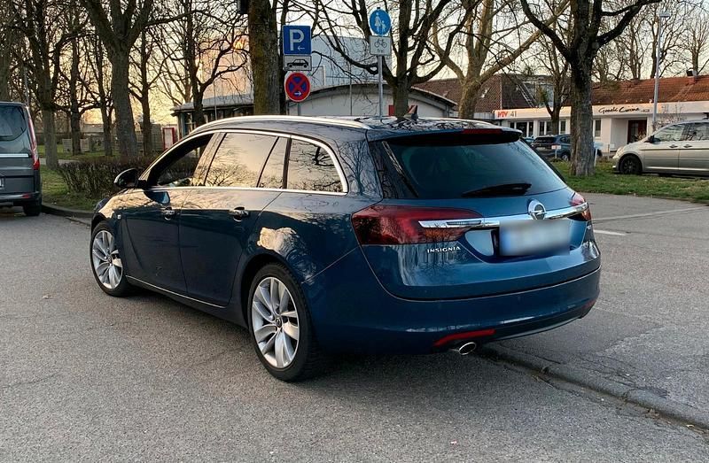 Gebraucht Opel Insignia 170 PS (125 kW) 2015 Blau Kombi