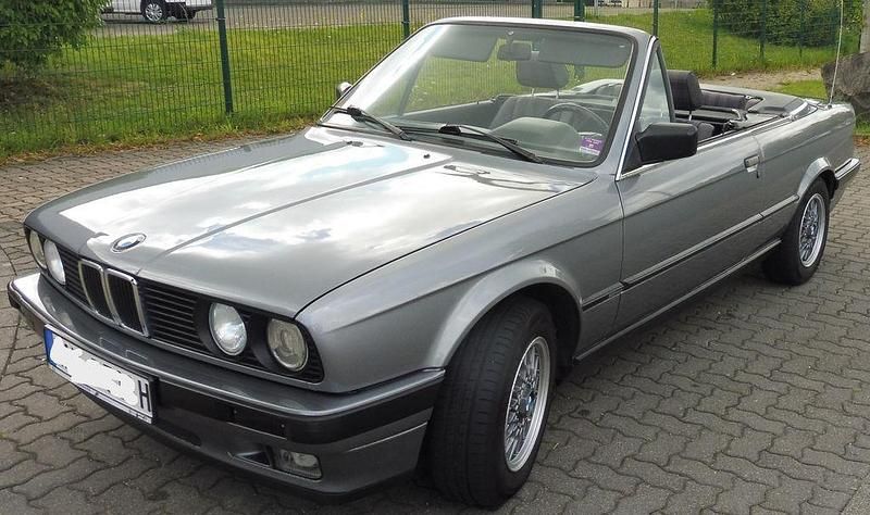 Silber Gebraucht 1992 BMW 318 Cabriolet Sport Line Cabrio | 12.000 € - Bild 1/4