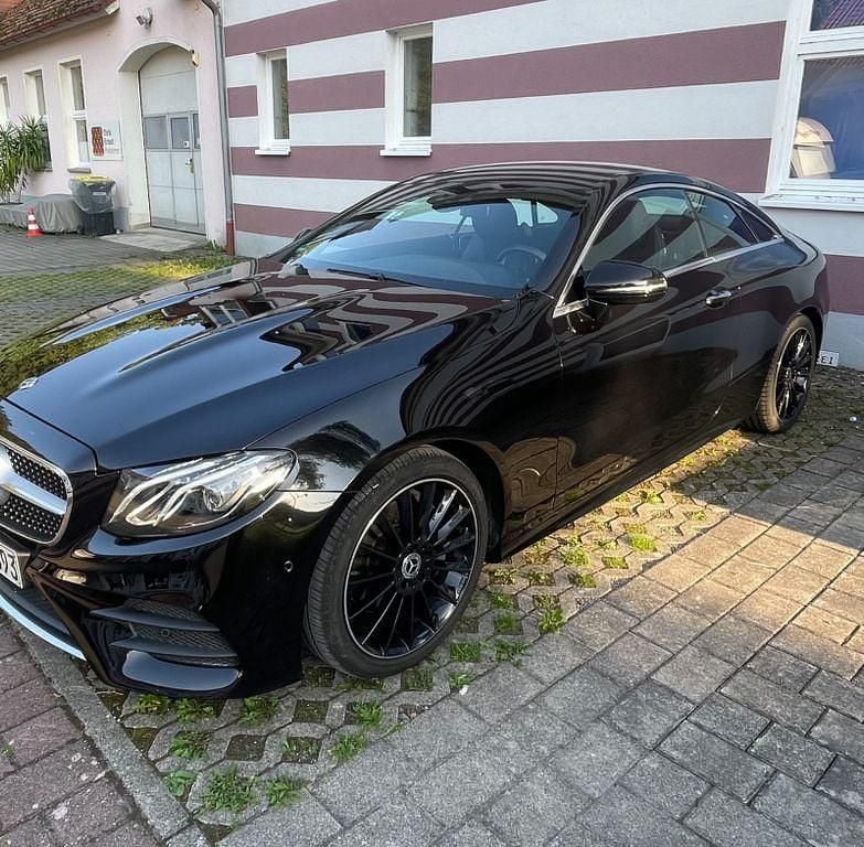 Schwarz Gebraucht 2020 Mercedes E200 Coupé | 32.990 € (Fairer Preis) - Bild 1/4