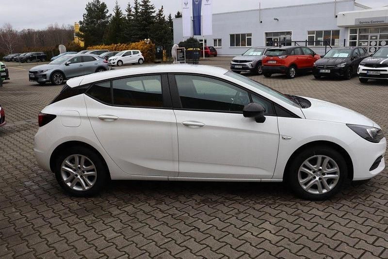 Gebraucht Opel Astra Edition 110 PS (80 kW) 2021 Weiß Limousine