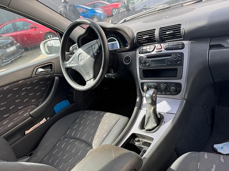 Gebraucht Mercedes 180 146 PS (107 kW) 2004 Silber Limousine