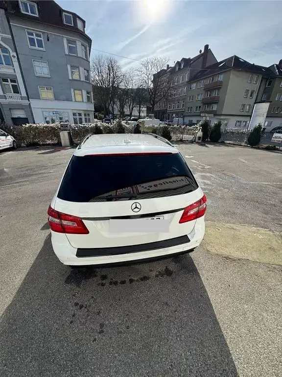 Gebraucht Mercedes E250 Avantgarde 204 PS (150 kW) 2012 Weiß Limousine