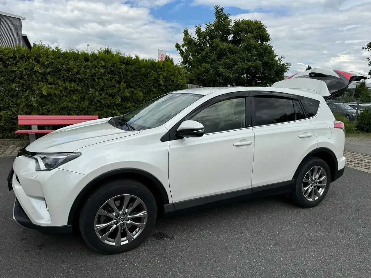 Gebraucht Toyota RAV4 143 PS (105 kW) 2017 Weiß SUV
