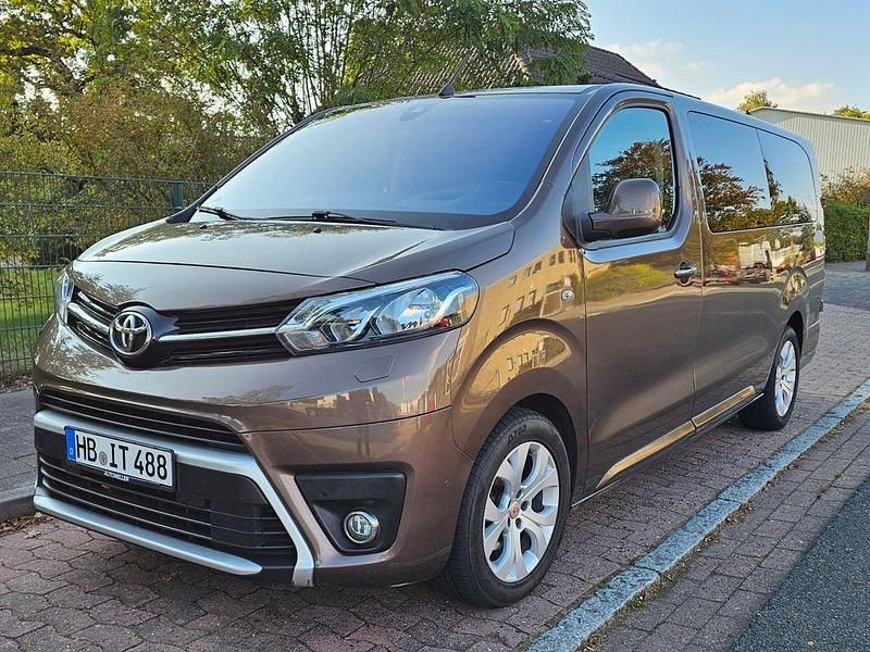 Braun Gebraucht 2019 Toyota Proace Van | 24.900 € (Teuer) - Bild 1/4