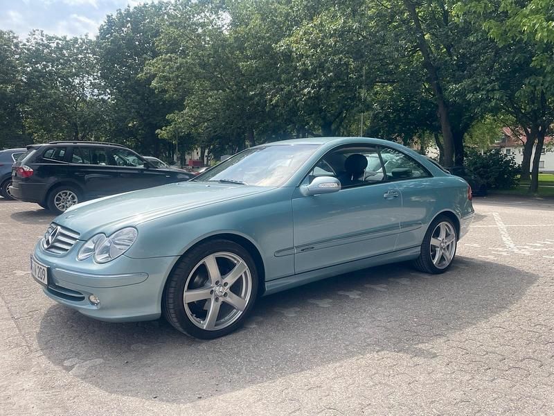 Blau Gebraucht 2003 Mercedes CLK200 Coupé | 7.700 € - Bild 1/4