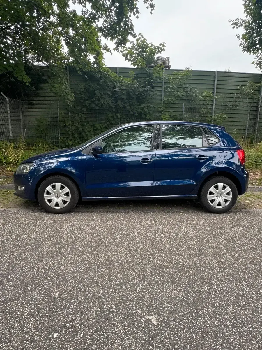 Gebraucht VW Polo 75 PS (55 kW) 2012 Blau Kleinwagen