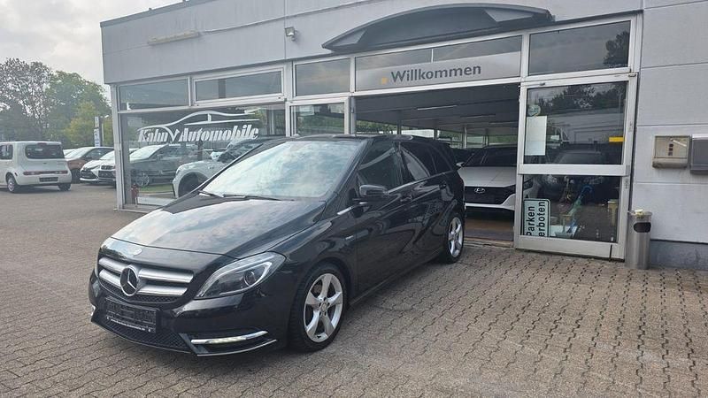 Schwarz Gebraucht 2012 Mercedes B200 Van / Kleinbus | 9.990 € (Fairer Preis) - Bild 1/4
