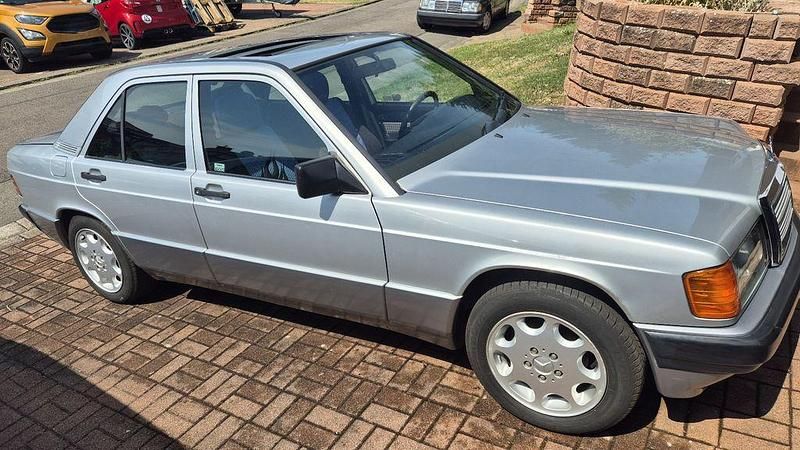 Silber Gebraucht 1992 Mercedes 190 Limousine | 6.000 € - Bild 1/4