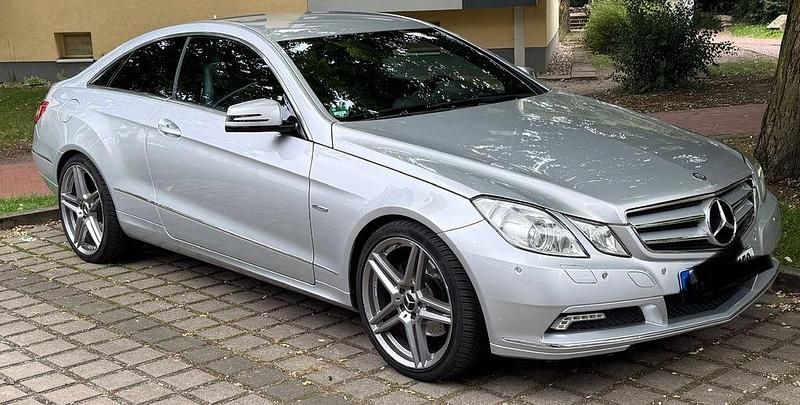 Silber Gebraucht 2012 Mercedes E250 Coupé | 7.500 € (Superpreis) - Bild 1/4
