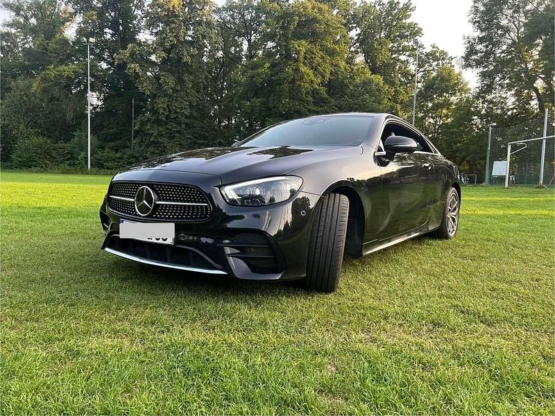 Schwarz Gebraucht 2021 Mercedes E300 AMG Coupé | 44.950 € (Etwas zu teuer) - Bild 1/4
