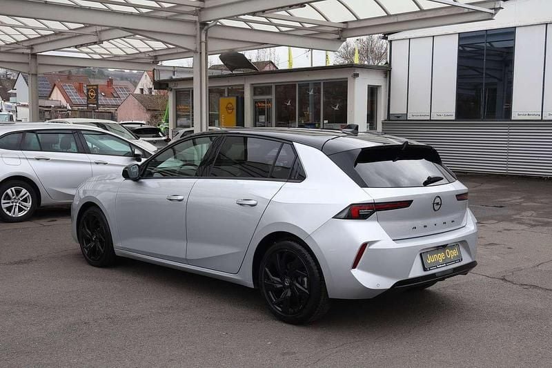 Gebraucht Opel Astra 131 PS (96 kW) 2024 Kristall silber/schwarz Limousine