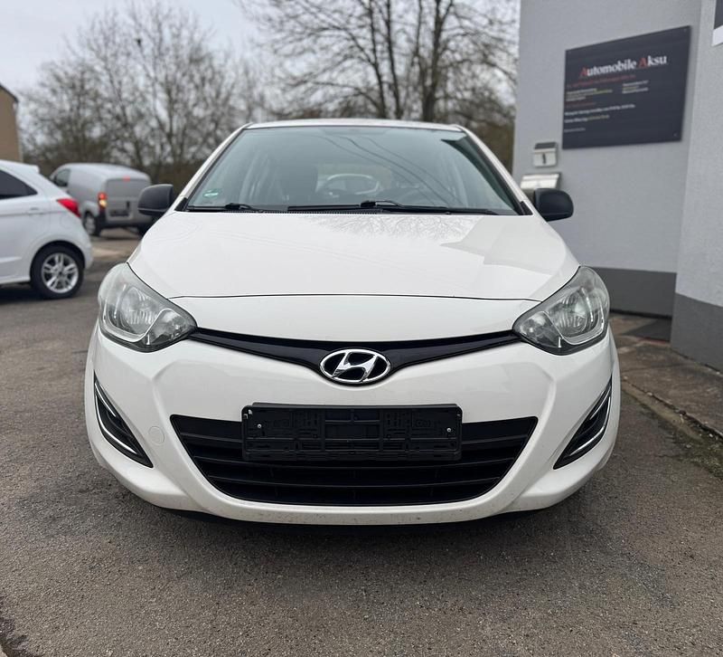 Gebraucht Hyundai i20 Classic 86 PS (63 kW) 2013 Weiß Kleinwagen