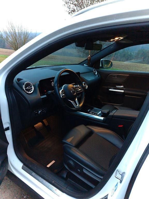 Gebraucht Mercedes GLA220 190 PS (139 kW) 2020 Weiß SUV
