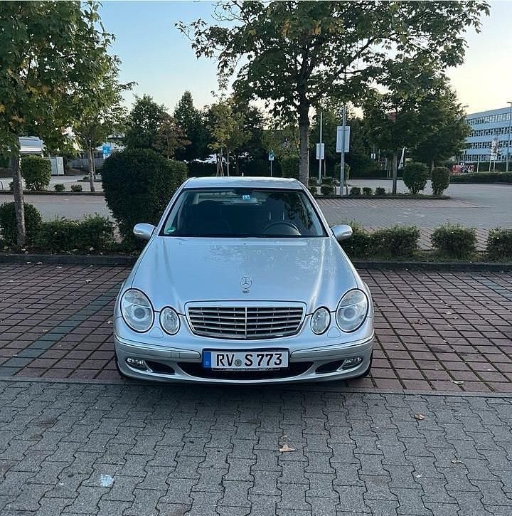 Silber Gebraucht 2006 Mercedes E280 Limousine | 5.700 € (Guter Preis) - Bild 1/4