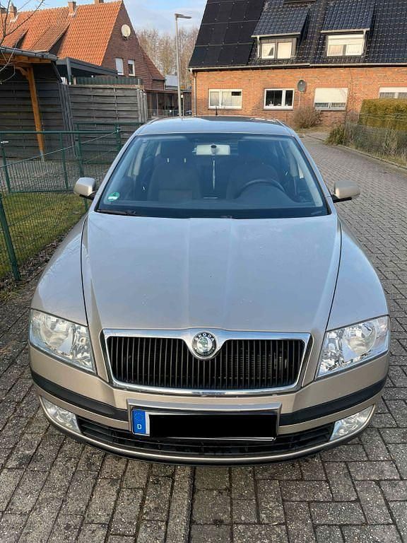 Gebraucht Skoda Octavia Ambiente 102 PS (75 kW) 2004 Gold Limousine