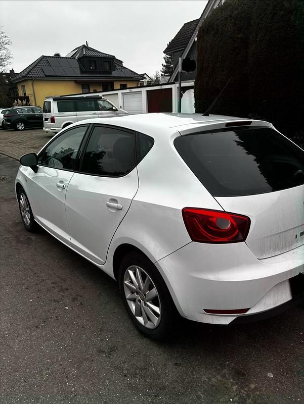 Gebraucht Seat Ibiza Reference 69 PS (50 kW) 2012 Weiß Kleinwagen