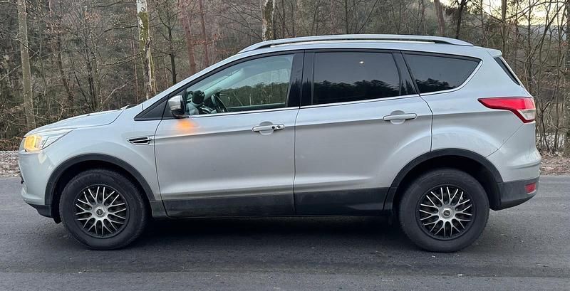 Gebraucht Ford Kuga 163 PS (119 kW) 2013 Silber SUV