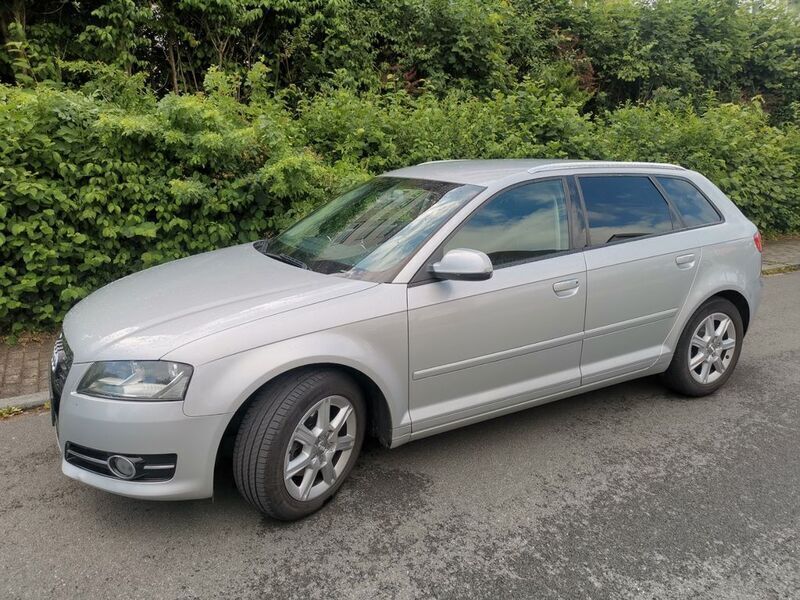 Silber Gebraucht 2013 Audi A3 Sportback Sport Limousine | 6.980 € (Guter Preis) - Bild 1/4