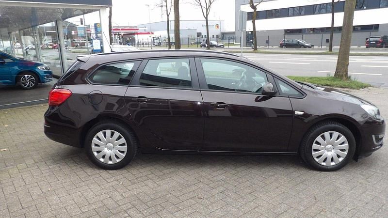 Gebraucht Opel Astra Edition 110 PS (80 kW) 2013 Braun Kombi