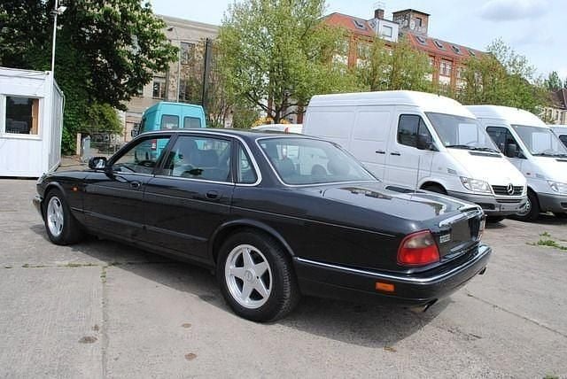 Gebraucht Jaguar X300 Executive 211 PS (155 kW) 1997 Schwarz metallic Limousine