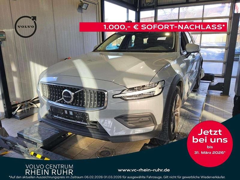 Grau Gebraucht 2024 Volvo V60 CC Plus Kombi | 36.980 € (Fairer Preis) - Bild 1/2