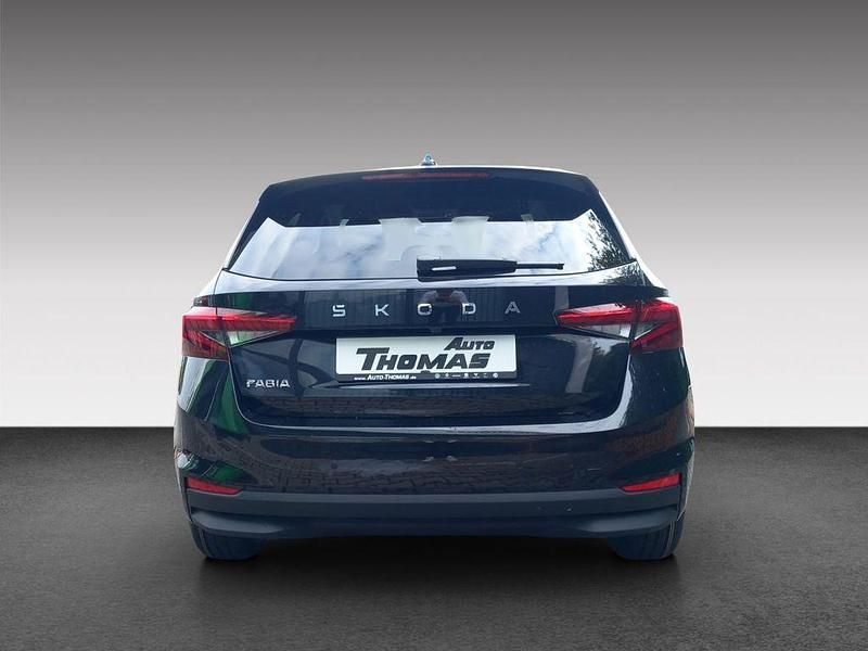 Neu Skoda Fabia Tour 116 PS (85 kW) 2025 Schwarzmagic perleffekt Kleinwagen