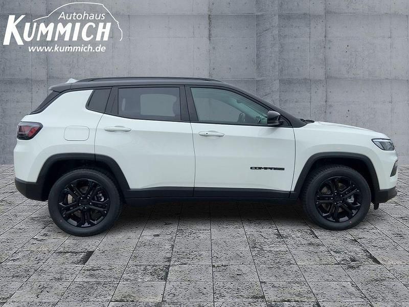 Gebraucht Jeep Compass 179 PS (131 kW) 2023 Zweifarblackierung alpine white/dach schwarz (weiß) SUV