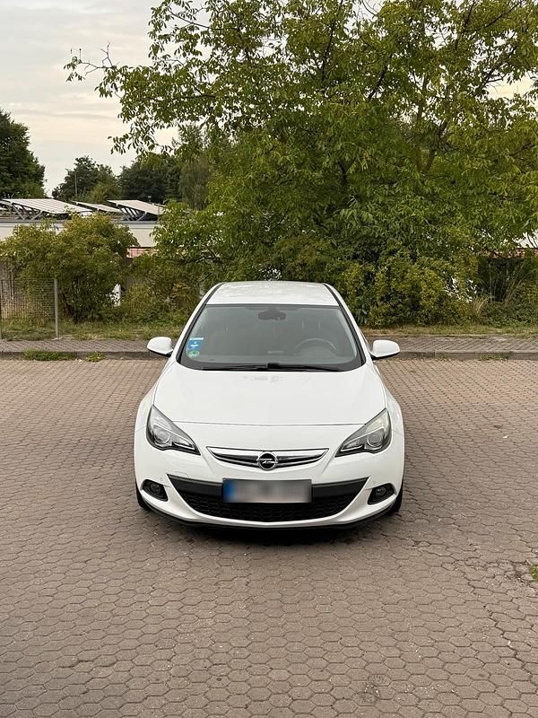 Gebraucht Opel Astra GTC Edition 140 PS (102 kW) 2011 Weiß Coupé