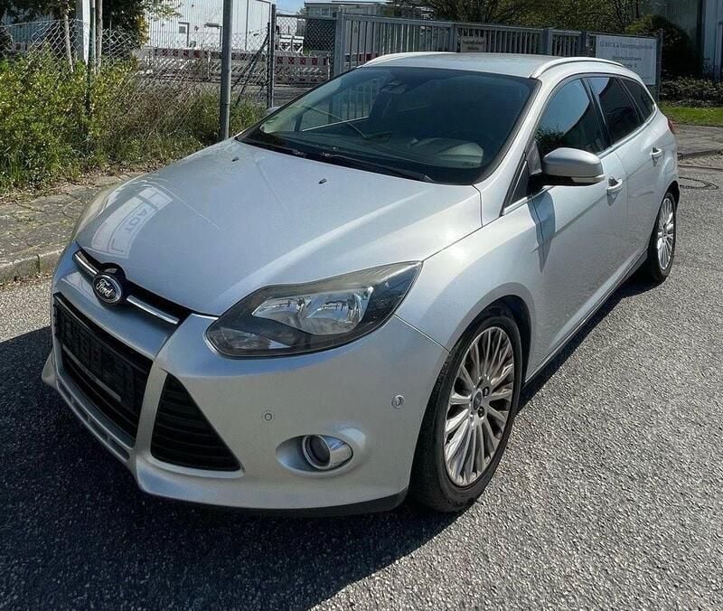 Silber Gebraucht 2011 Ford Focus Titanium Kombi | 2.300 € (Superpreis) - Bild 1/4